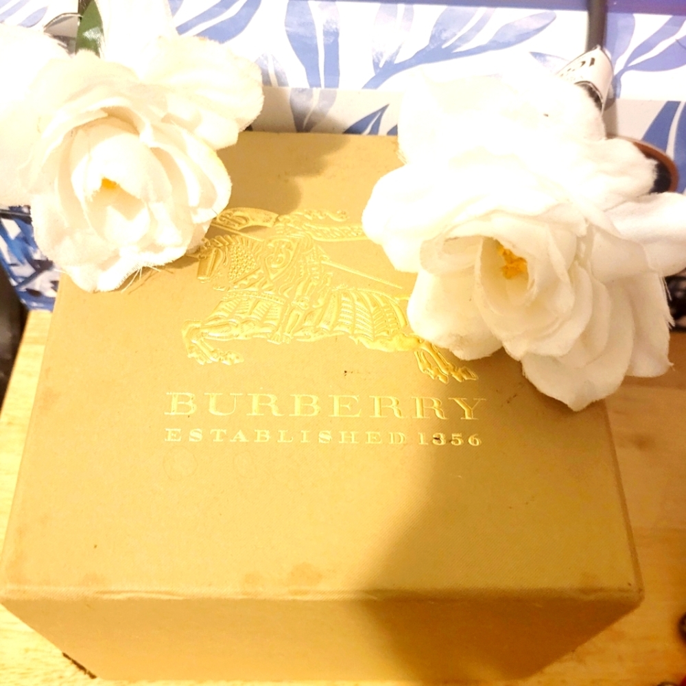 NWT IN BOX BURBERRY WATCH ⌚️